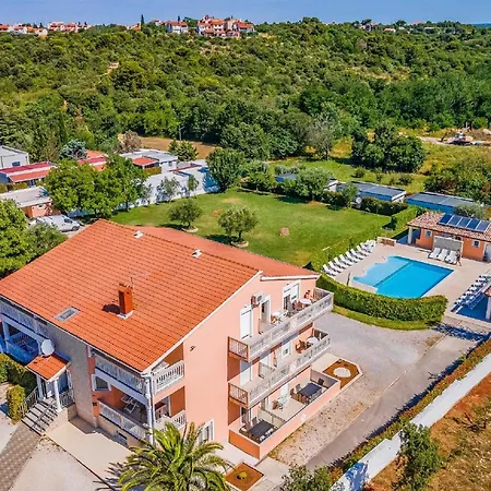 Apartment Panoramic In Near Pula Town Centre *