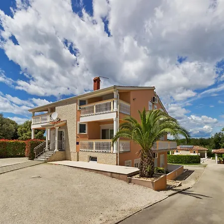 Panoramic In Near Pula Town Centre Apartment Banjole