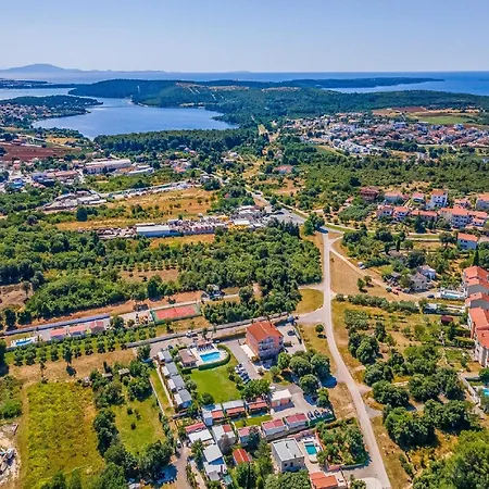 Panoramic In Near Pula Town Centre Apartment Banjole