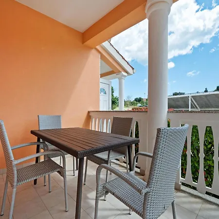 Panoramic In Near Pula Town Centre Apartman