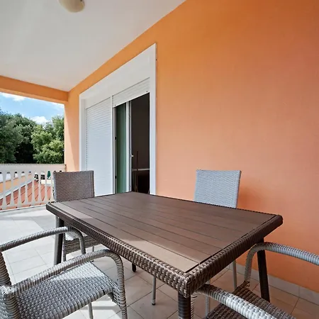 Panoramic In Near Pula Town Centre Apartman